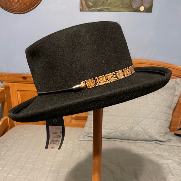 NWT Universal Thread brand boater style felt hat with faux snakeskin band - Picture 3 of 3